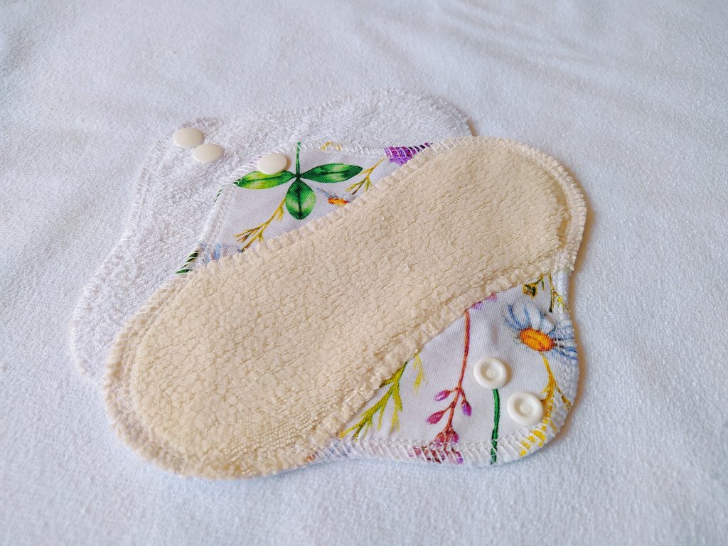 Denní vložka SLIPOVÁ LalaH (20 cm, beránek, PUL froté) - Na louce