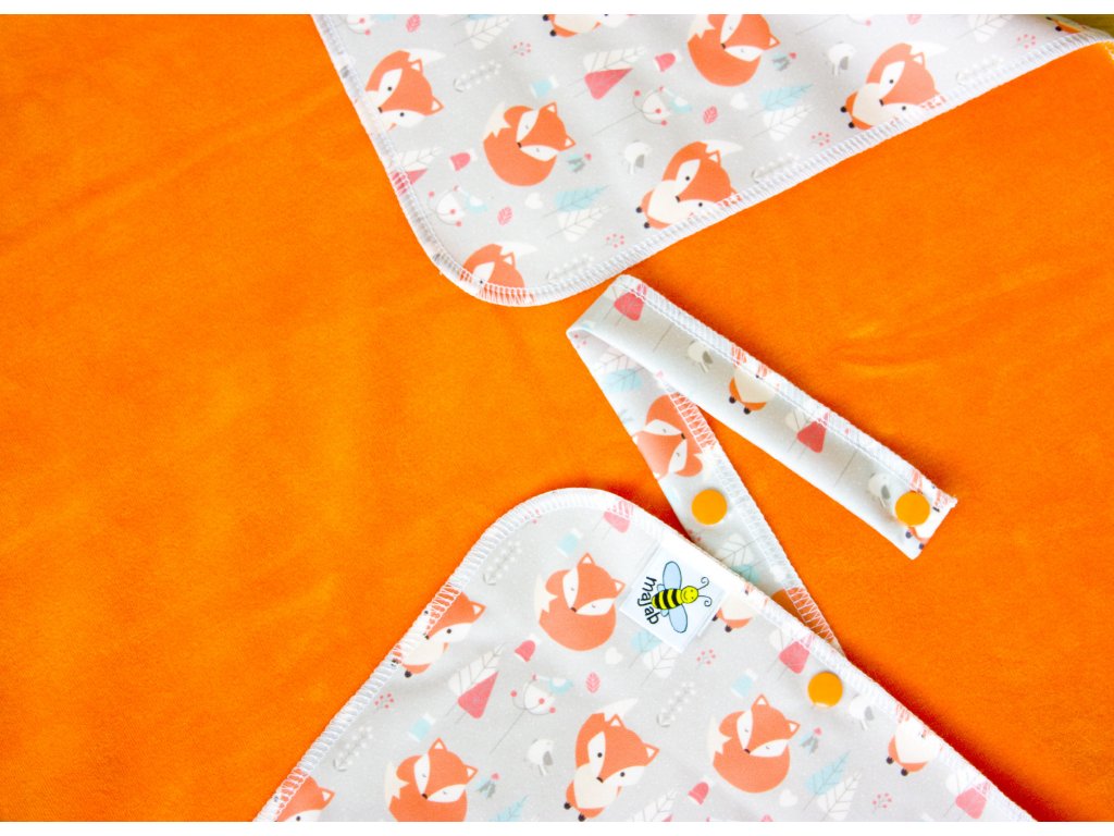 Přebalovací podložka Majab - Spokojené lišky s oranžovou